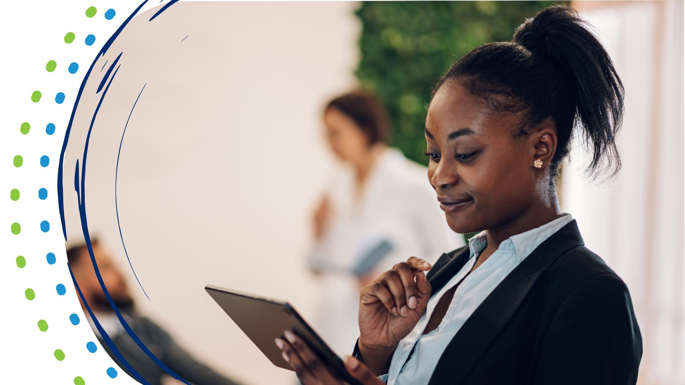 The Practitioner’s Guide to Using AI in Open-Text Analysis Without Losing Human Judgment